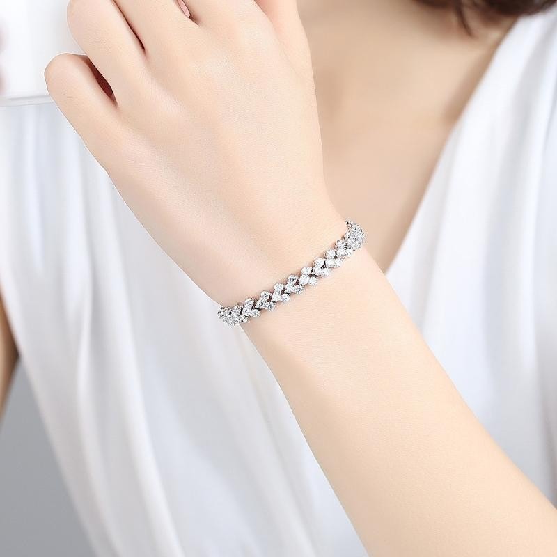 Heart Shaped Roman Crystal Bracelet With Diamond And Silver Plated Fashion Bracelet